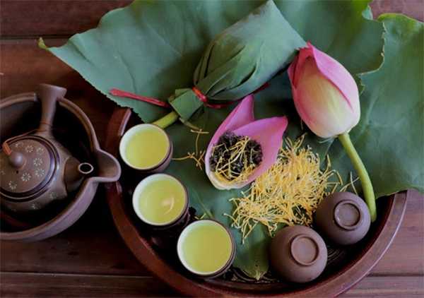 lotus flower and loose tea and tea pot